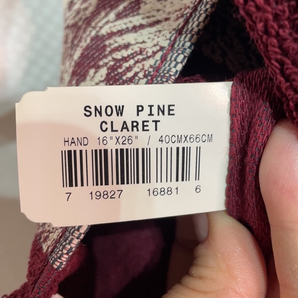 Santens bath hand fingertip towel combo deep red snow pine claret pattern NWT - Picture 9 of 10